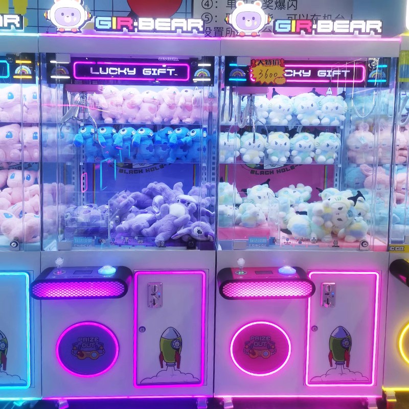 Jetonla çalışan popüler video oyunları Çocukların peluş oyuncakları kapabileceği pençe makineleri