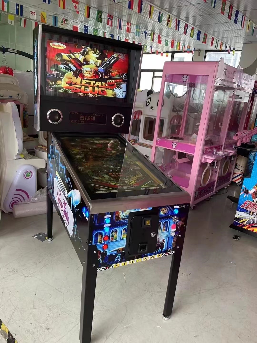 Üç ekranlı pachinko makinesi