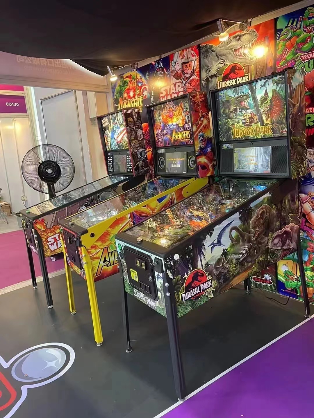 Üç ekranlı pachinko makinesi